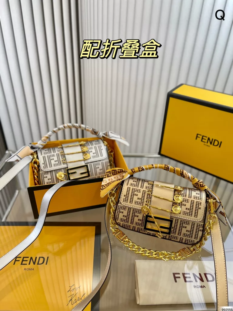 Fendi Pin Baguette<br>Novel pin 🧷 design<br>Cool sassy girl must fendi<br>Size 19 11