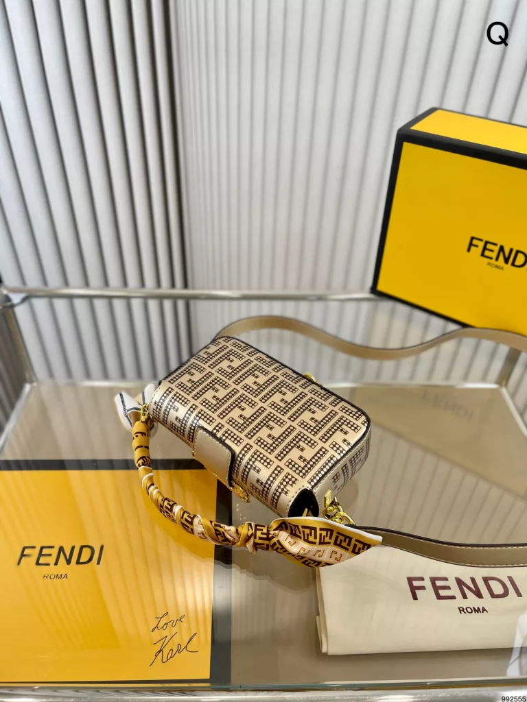 Fendi Pin Baguette<br>Novel pin 🧷 design<br>Cool sassy girl must fendi<br>Size 19 11