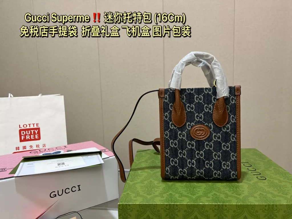 💞 To celebrate the New Year of the Tiger, Gucci has reinterpreted GG Supreme canvas with this mini tote bag, which incorporates the 