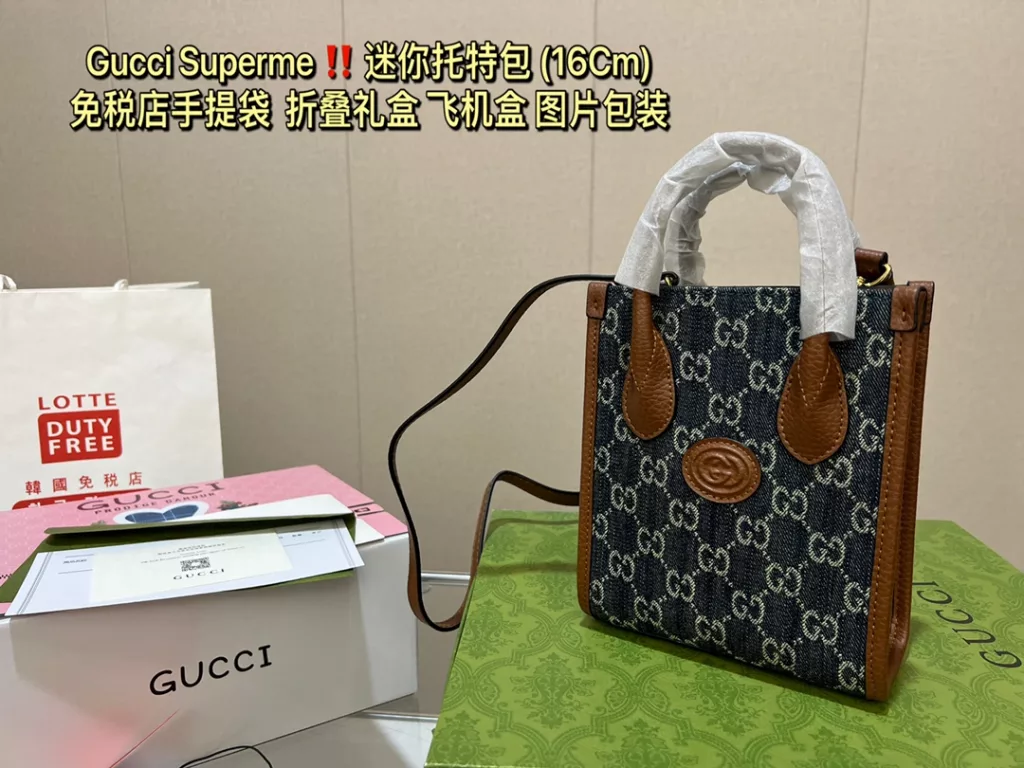 💞 To celebrate the New Year of the Tiger, Gucci has reinterpreted GG Supreme canvas with this mini tote bag, which incorporates the 