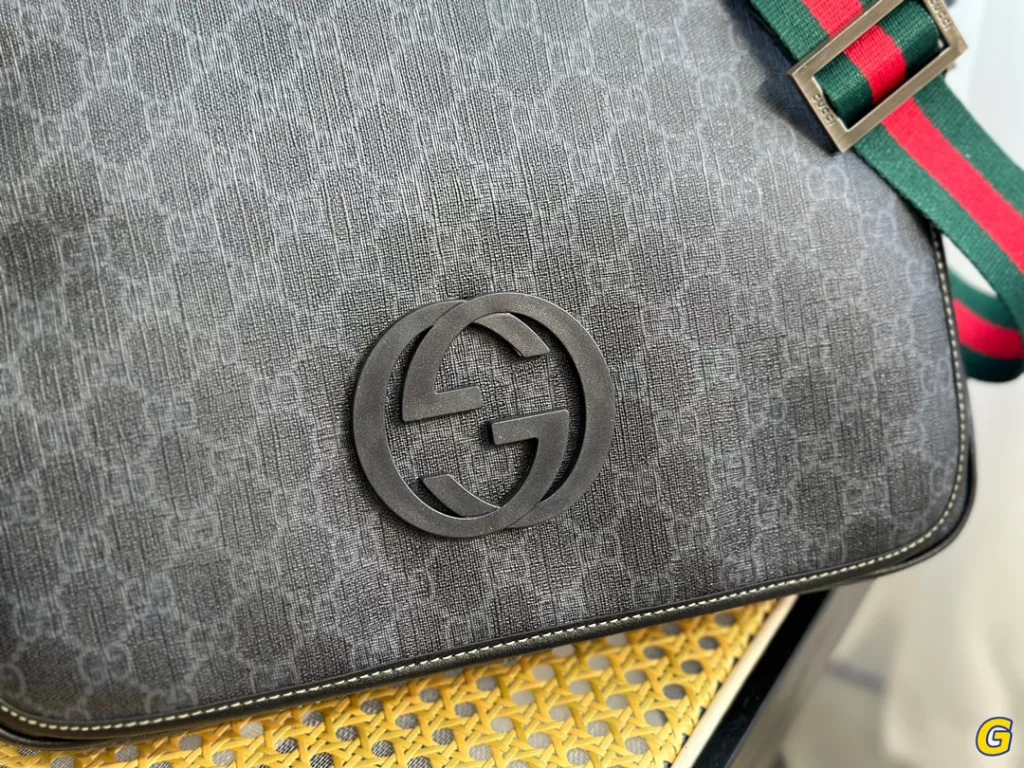 Gucci Men's Messenger Bag<br>Size 32*25cm<br>No restrictions on the age group Oh