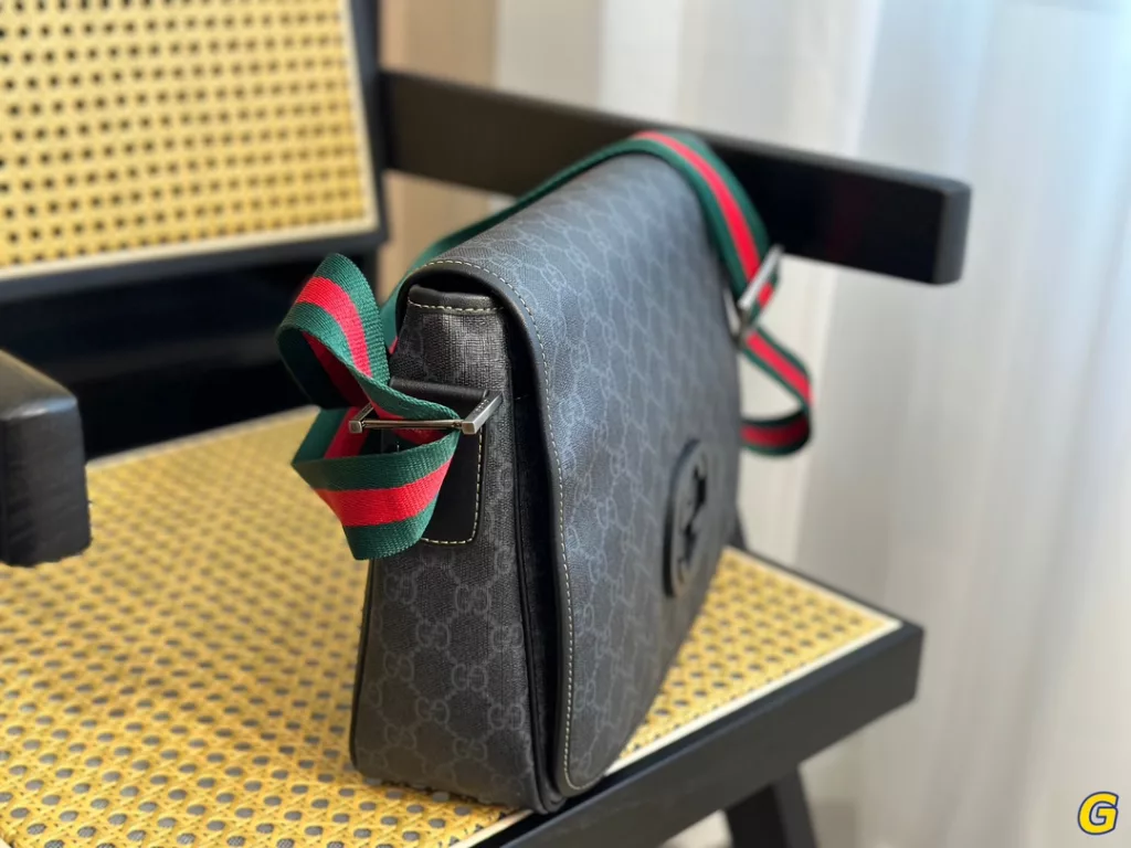 Gucci Men's Messenger Bag<br>Size 32*25cm<br>No restrictions on the age group Oh