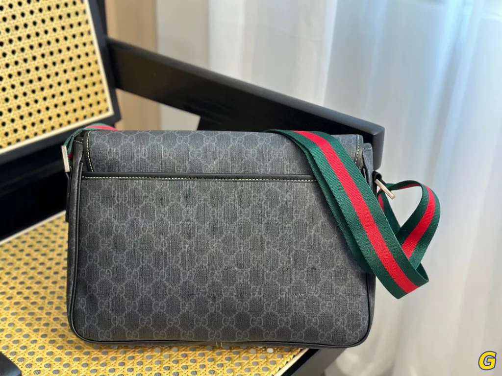 Gucci Men's Messenger Bag<br>Size 32*25cm<br>No restrictions on the age group Oh