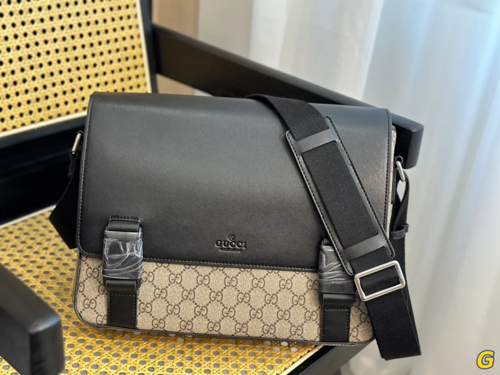 Gucci Men's Messenger Bag<br>Size 32*25cm<br>No restrictions on the age group Oh!