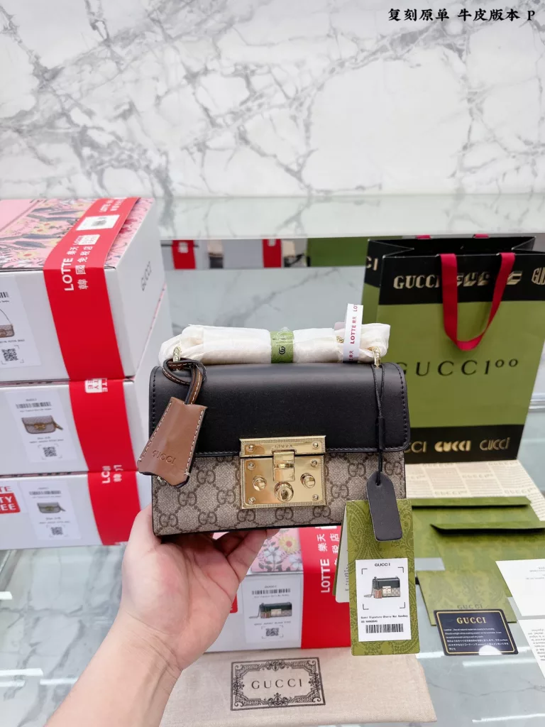 Gucci padlock small square bag classic moonlight box small square bag calf leather classic irreproducible size 20 13cm