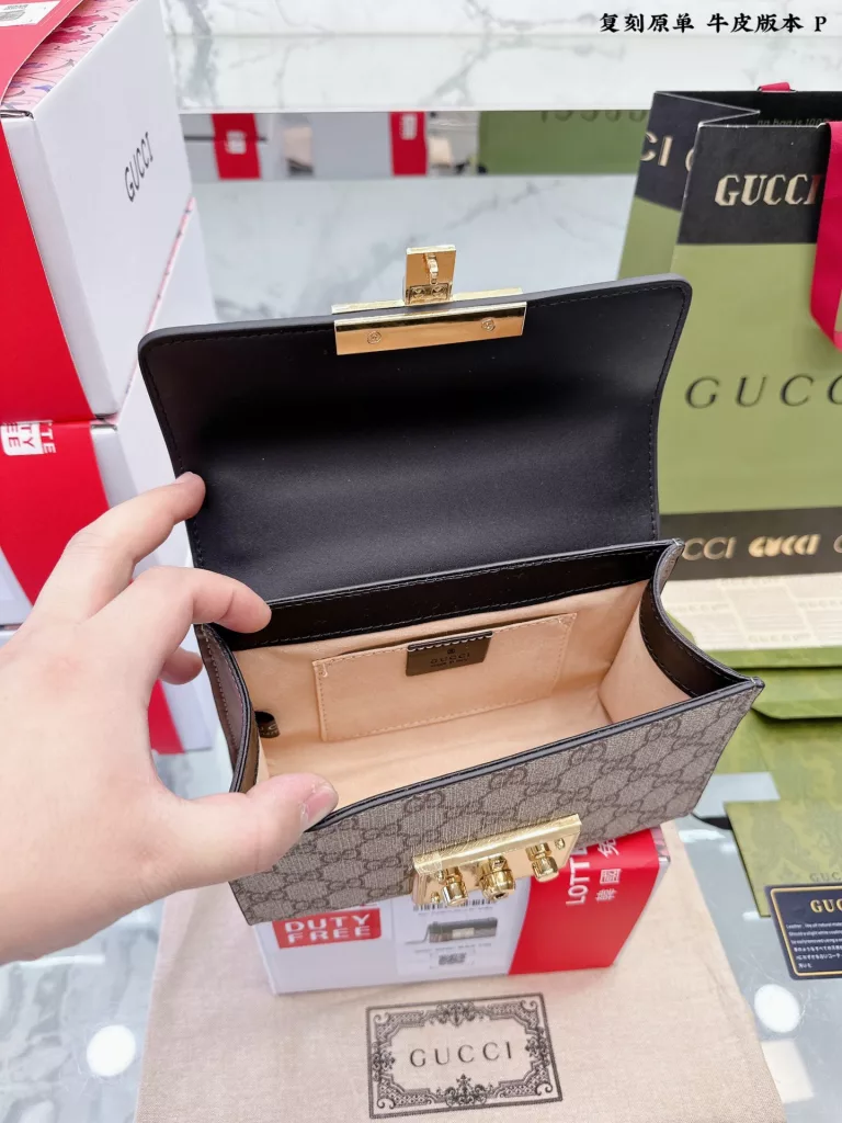 Gucci padlock small square bag classic moonlight box small square bag calf leather classic irreproducible size 20 13cm