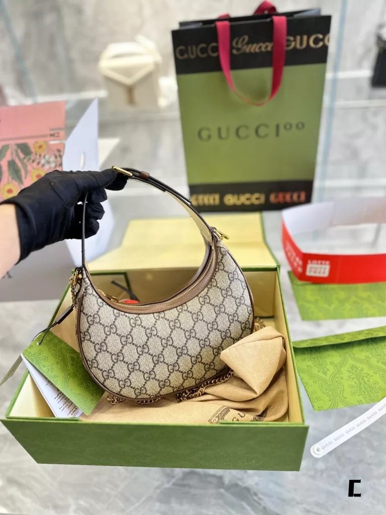 [New] GUCCI GUCCI GG half-moon shape mini handbag 25cm