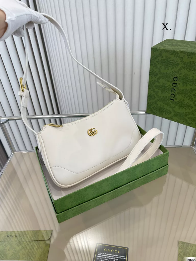 Coolidge Gucci Underarm Bag<br>Retro and classic super good versatile<br>Star River is more romantic with you<br>A glimpse of new ideas<br>Size: 25 13