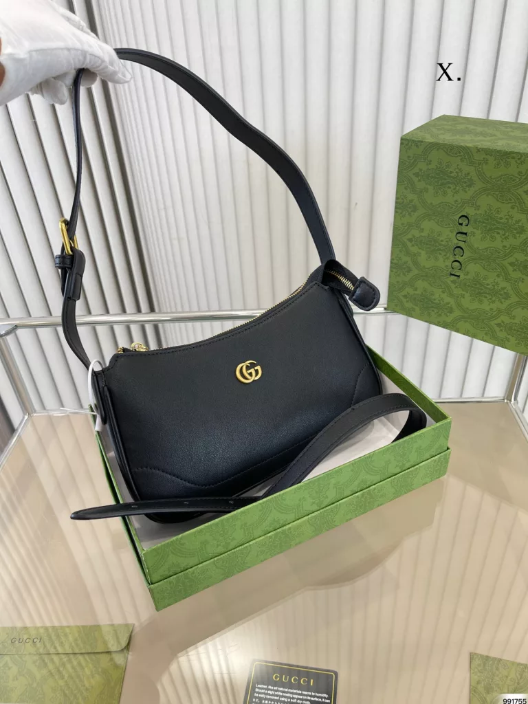 Coolidge Gucci Underarm Bag<br>Retro and classic super good versatile<br>Star River is more romantic with you<br>A glimpse of new ideas<br>Size: 25 13