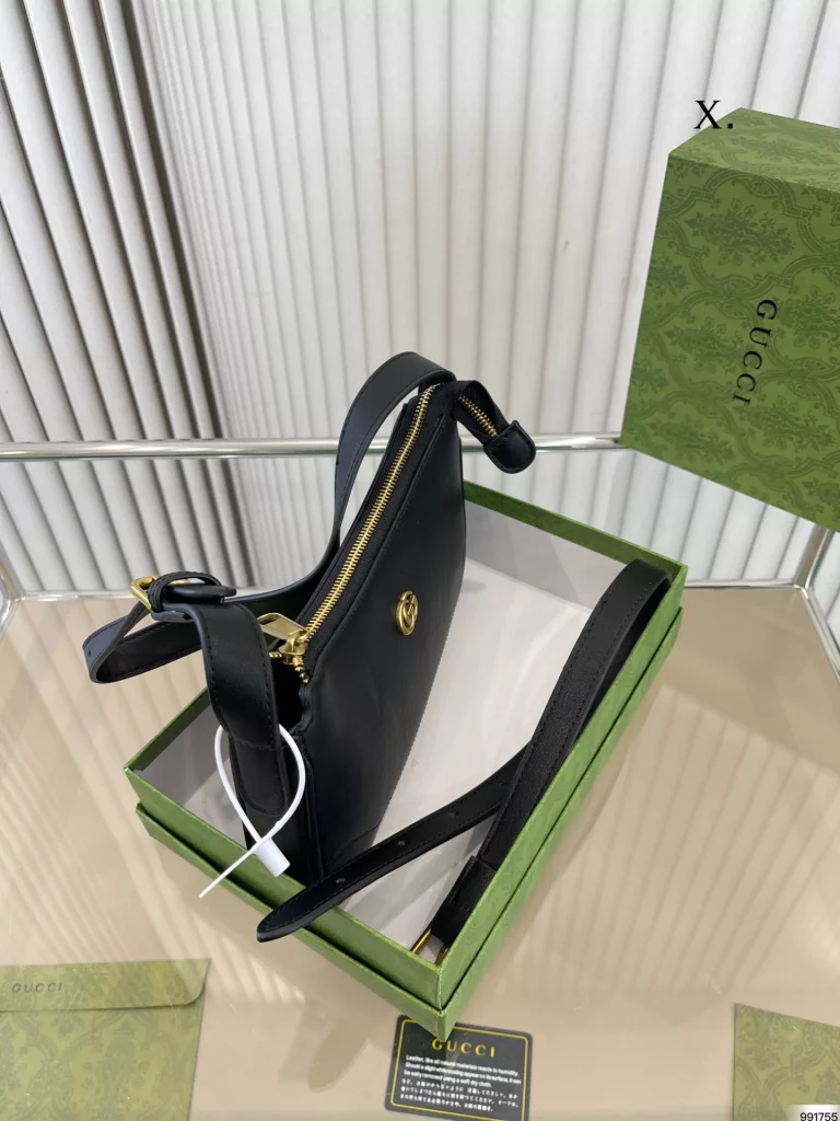 Coolidge Gucci Underarm Bag<br>Retro and classic super good versatile<br>Star River is more romantic with you<br>A glimpse of new ideas<br>Size: 25 13