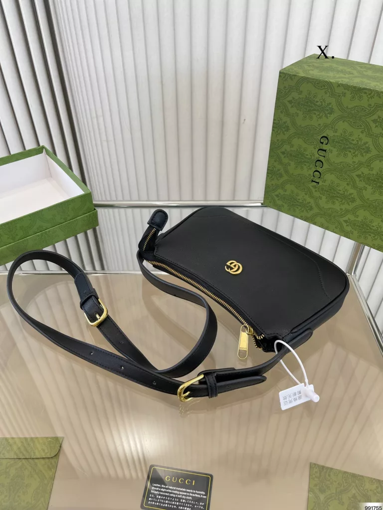 Coolidge Gucci Underarm Bag<br>Retro and classic super good versatile<br>Star River is more romantic with you<br>A glimpse of new ideas<br>Size: 25 13