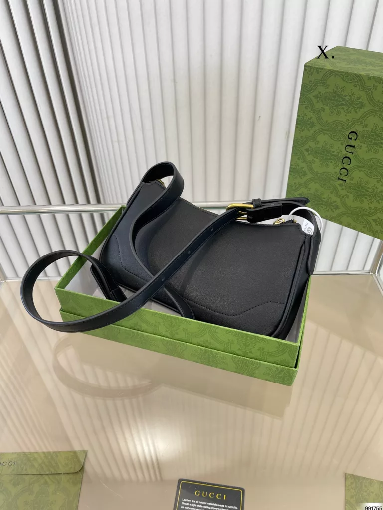 Coolidge Gucci Underarm Bag<br>Retro and classic super good versatile<br>Star River is more romantic with you<br>A glimpse of new ideas<br>Size: 25 13