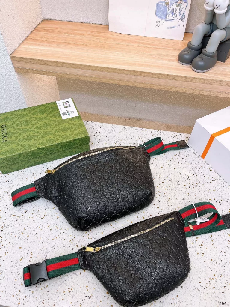 Gucci new chest bag waist bag the hottest one this year, the quality of official authentic Coolidge waist bag chest bag! Gucci GUCCI counter the latest the same paragraph waist bag / chest bag special model of a tide bag official main push paragraph classic brand ribbon shoulder strap counter the latest hardware ⭐ size large: 36 * 19 mini: 25 * 13