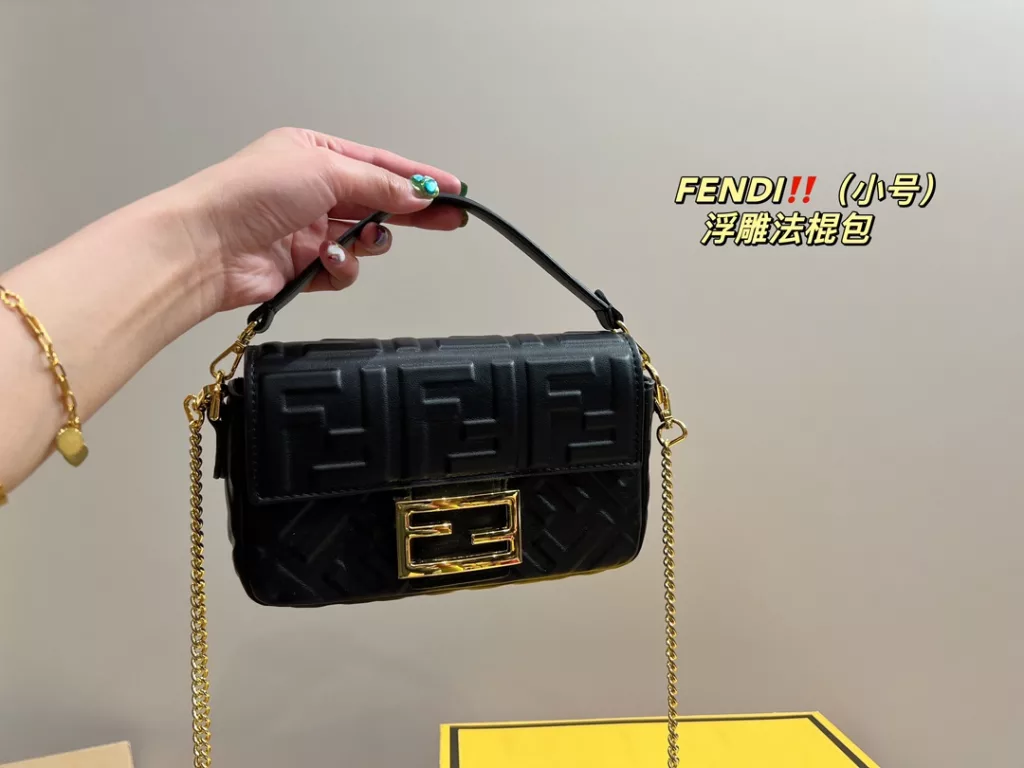 Size 19.10<br>Fendi embossed baguette bag<br>Forever a versatile piece<br>Beautiful on the body This texture<br>Fairies deserve to have