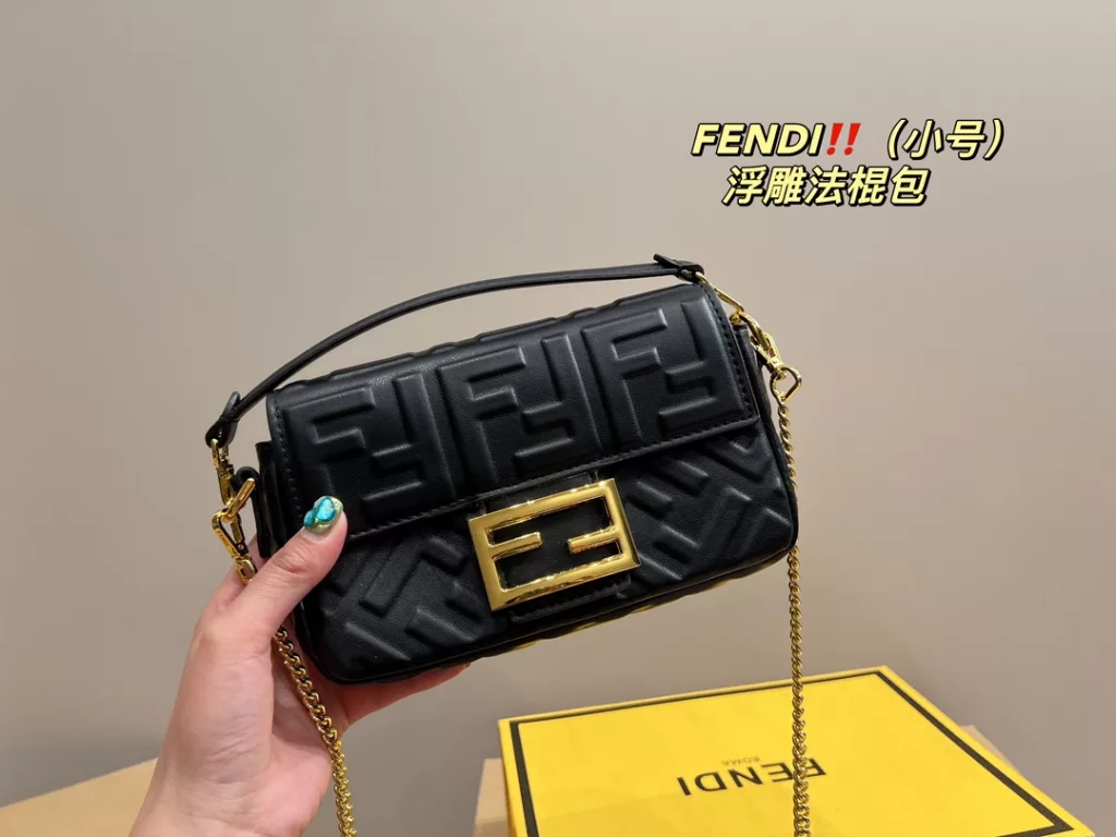 Size 19.10<br>Fendi embossed baguette bag<br>Forever a versatile piece<br>Beautiful on the body This texture<br>Fairies deserve to have