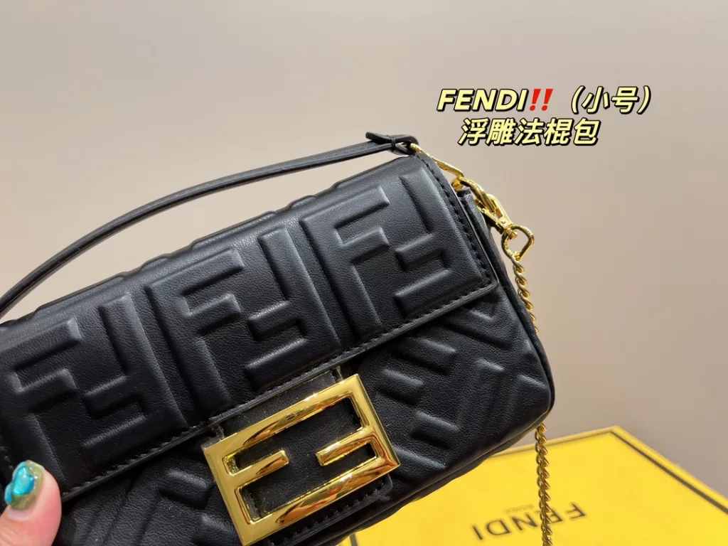 Size 19.10<br>Fendi embossed baguette bag<br>Forever a versatile piece<br>Beautiful on the body This texture<br>Fairies deserve to have