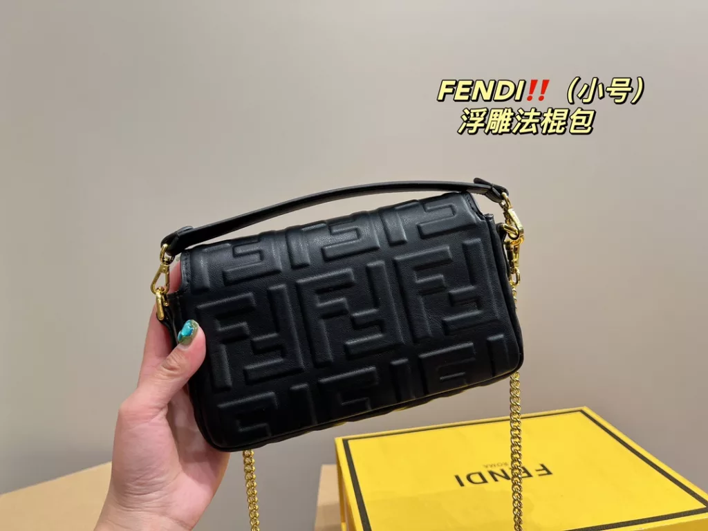 Size 19.10<br>Fendi embossed baguette bag<br>Forever a versatile piece<br>Beautiful on the body This texture<br>Fairies deserve to have