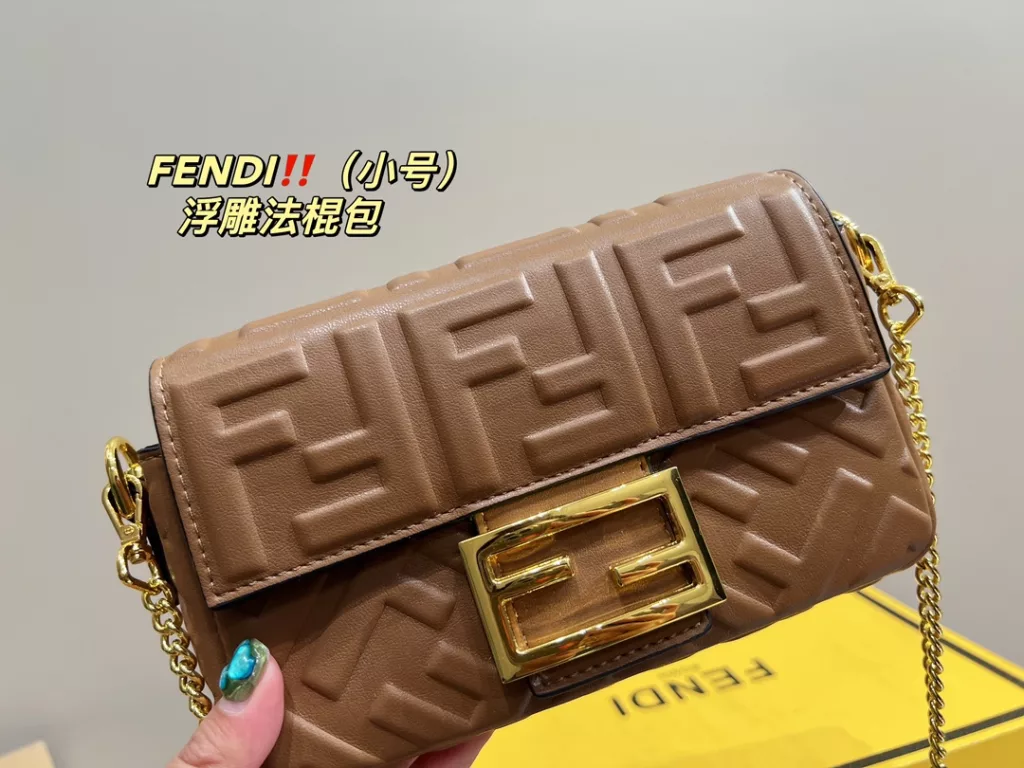 Size 19.10<br>Fendi embossed baguette bag<br>Forever a versatile piece<br>Beautiful on the body This texture<br>Fairies deserve to have