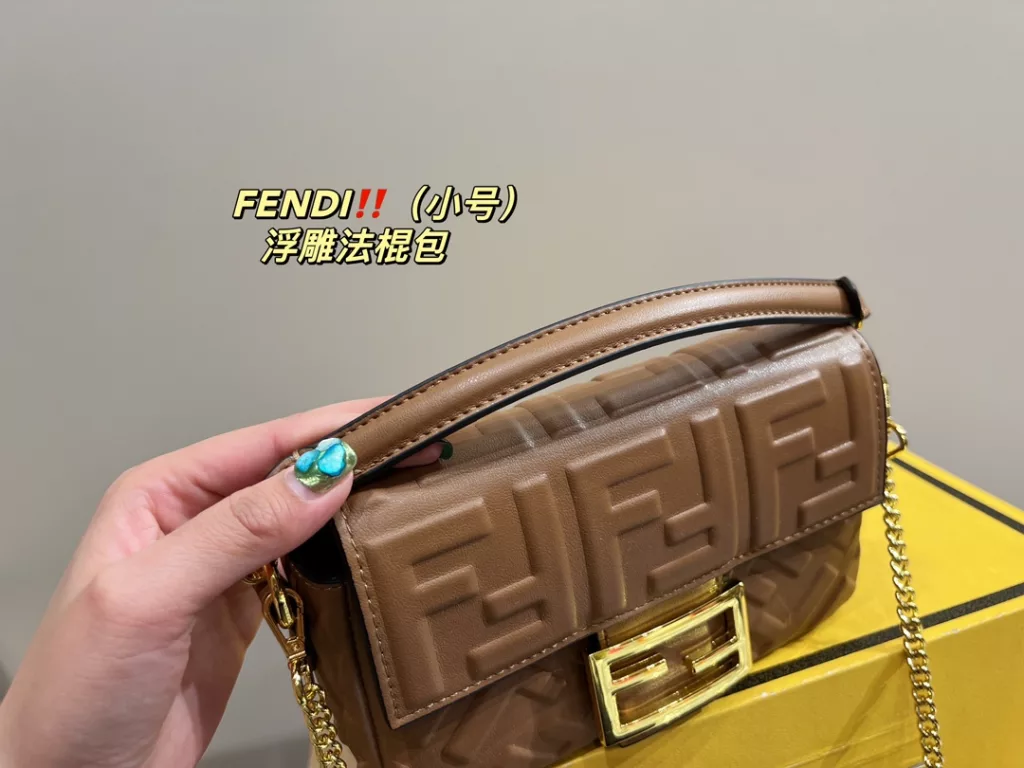 Size 19.10<br>Fendi embossed baguette bag<br>Forever a versatile piece<br>Beautiful on the body This texture<br>Fairies deserve to have