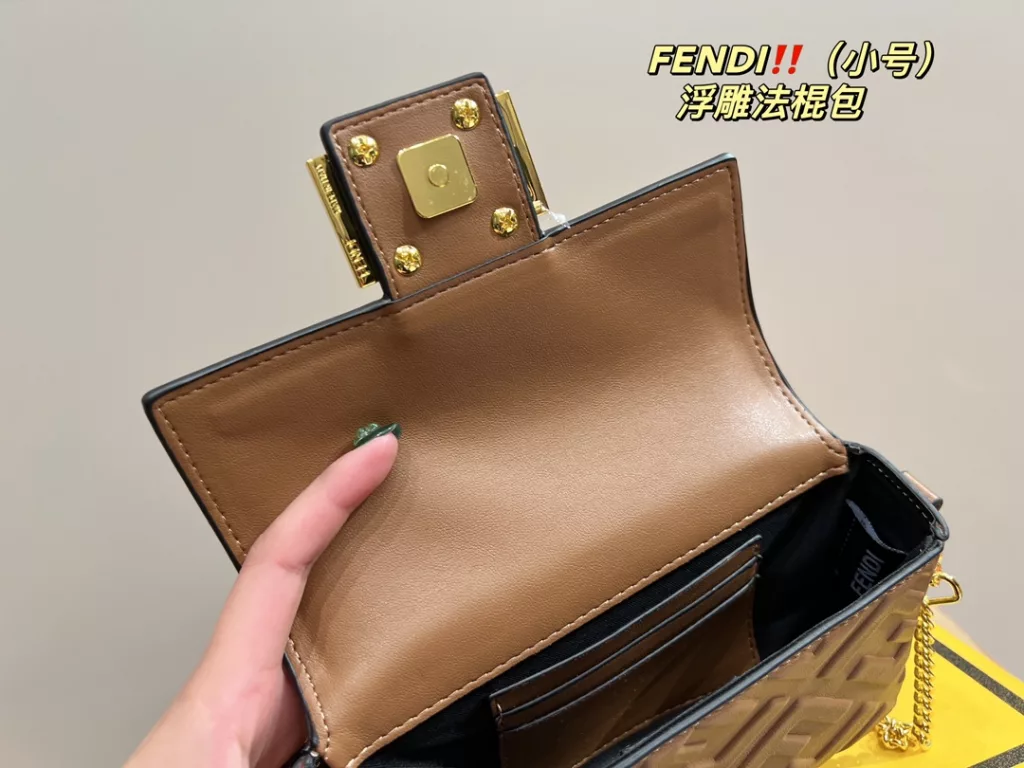 Size 19.10<br>Fendi embossed baguette bag<br>Forever a versatile piece<br>Beautiful on the body This texture<br>Fairies deserve to have