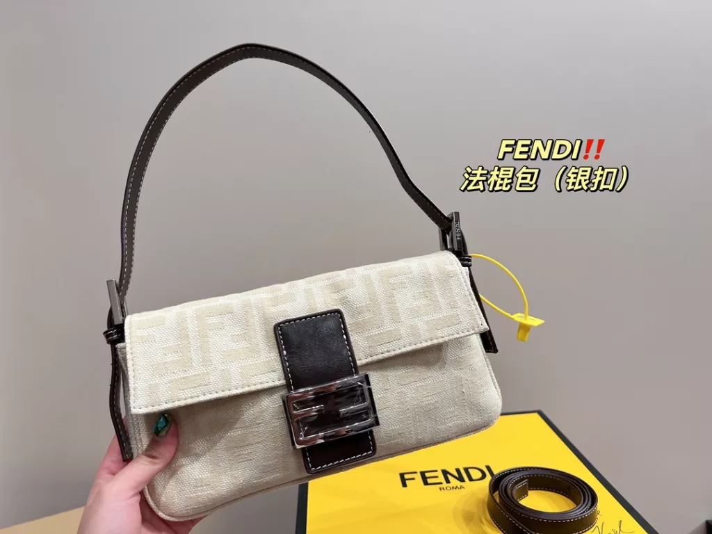 Size 26.12<br>Fendi baguette bag<br>Low-key yet atmospheric Chic and versatile<br>Simple and high class