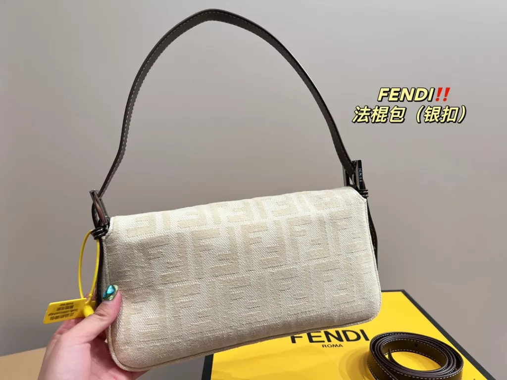 Size 26.12<br>Fendi baguette bag<br>Low-key yet atmospheric Chic and versatile<br>Simple and high class