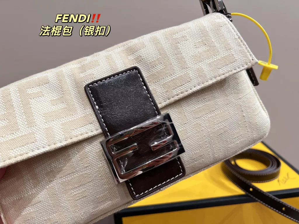 Size 26.12<br>Fendi baguette bag<br>Low-key yet atmospheric Chic and versatile<br>Simple and high class