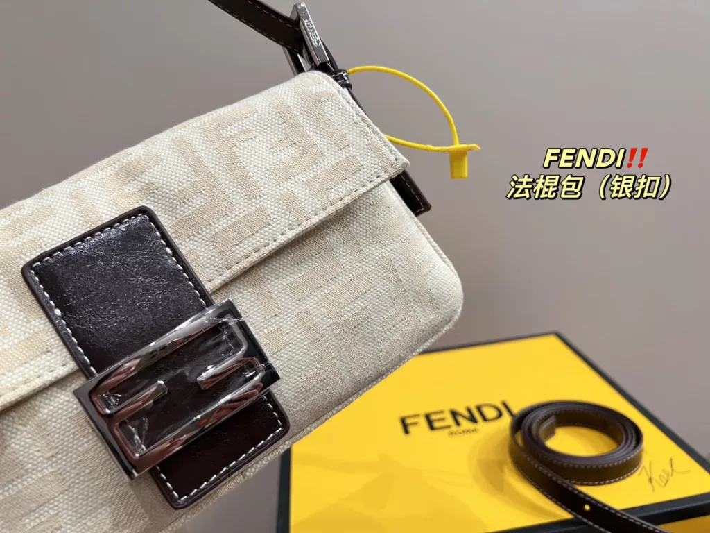 Size 26.12<br>Fendi baguette bag<br>Low-key yet atmospheric Chic and versatile<br>Simple and high class