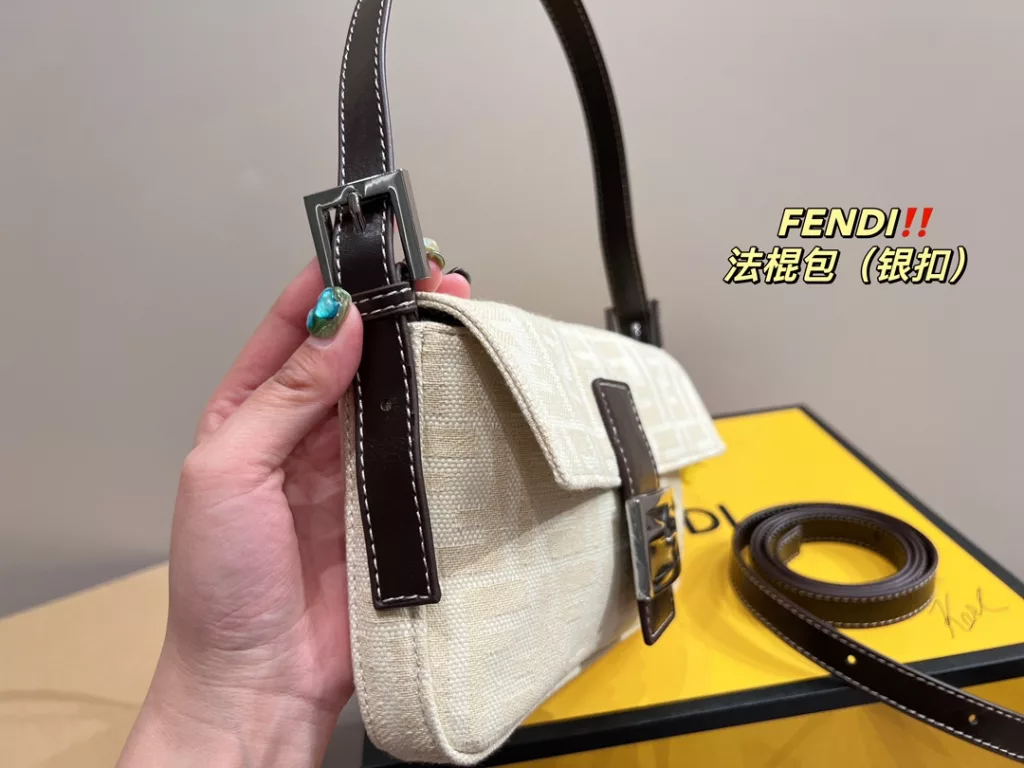 Size 26.12<br>Fendi baguette bag<br>Low-key yet atmospheric Chic and versatile<br>Simple and high class