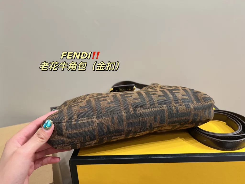 Size 30.17<br>Fendi croissant bag (old flower)<br>Low-key and atmospheric fashionable and versatile<br>Simple and high class