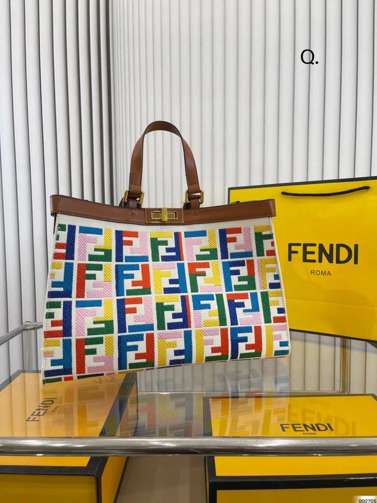 fendi Fendi Tootsie bag<br>High-value tide cool<br>Fashion girl must have<br>Suitable for everyday, commuting, out on the street<br>Size 39 27