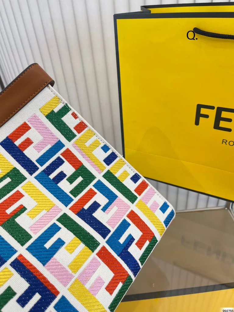 fendi Fendi Tootsie bag<br>High-value tide cool<br>Fashion girl must have<br>Suitable for everyday, commuting, out on the street<br>Size 39 27