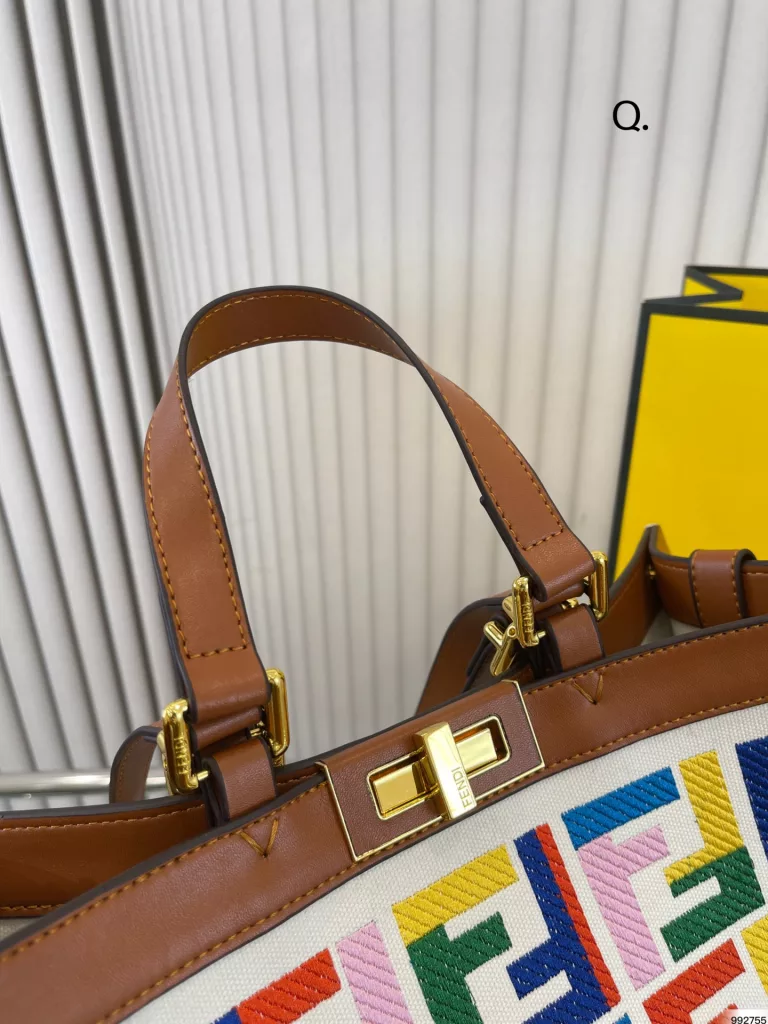 fendi Fendi Tootsie bag<br>High-value tide cool<br>Fashion girl must have<br>Suitable for everyday, commuting, out on the street<br>Size 39 27