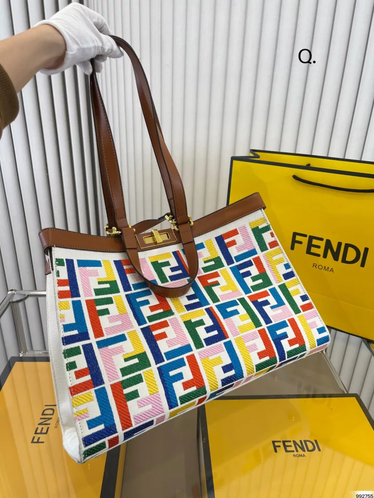 fendi Fendi Tootsie bag<br>High-value tide cool<br>Fashion girl must have<br>Suitable for everyday, commuting, out on the street<br>Size 39 27