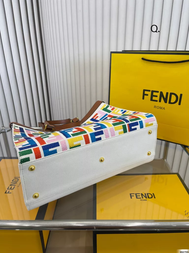 fendi Fendi Tootsie bag<br>High-value tide cool<br>Fashion girl must have<br>Suitable for everyday, commuting, out on the street<br>Size 39 27