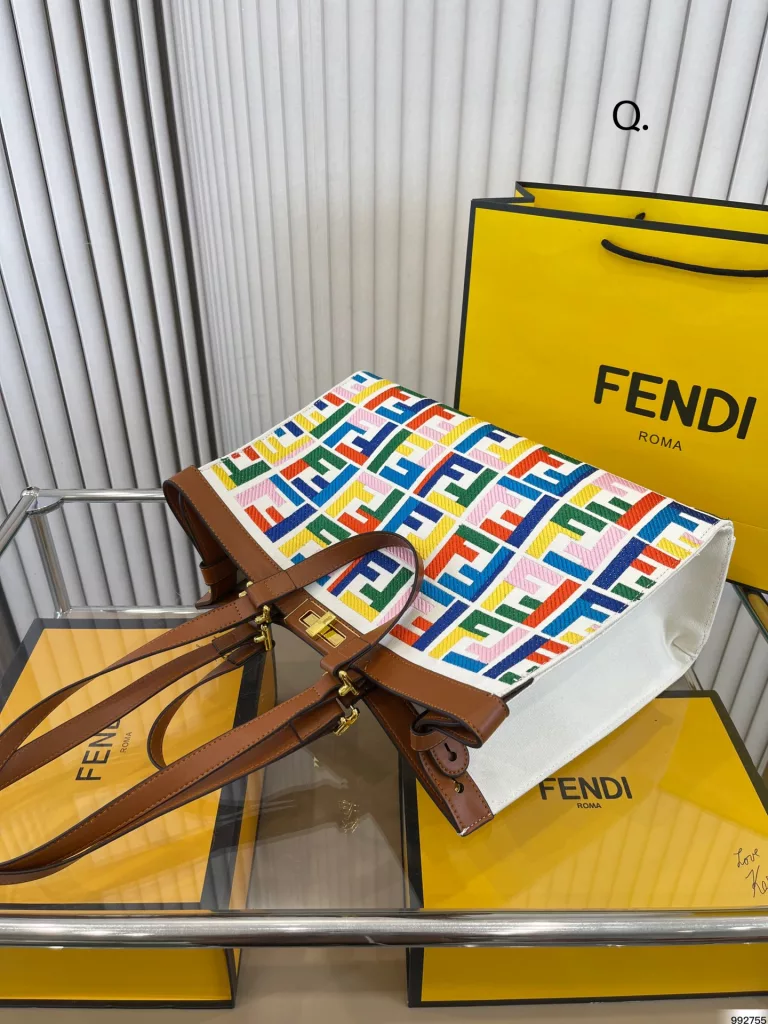 fendi Fendi Tootsie bag<br>High-value tide cool<br>Fashion girl must have<br>Suitable for everyday, commuting, out on the street<br>Size 39 27