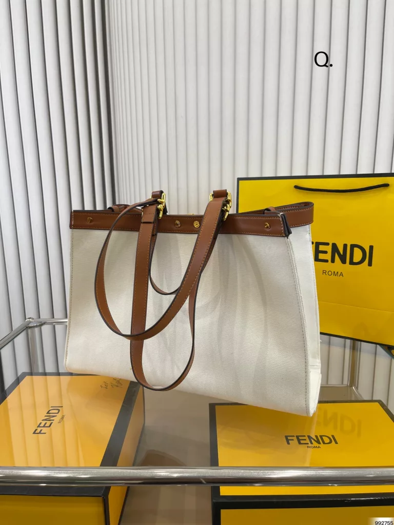 fendi Fendi Tootsie bag<br>High-value tide cool<br>Fashion girl must have<br>Suitable for everyday, commuting, out on the street<br>Size 39 27