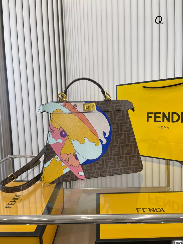 Fendi fendi doodle toot!<br>22 new hand-painted series!<br>No fairy will resist its beauty, right!<br>Size 33 25