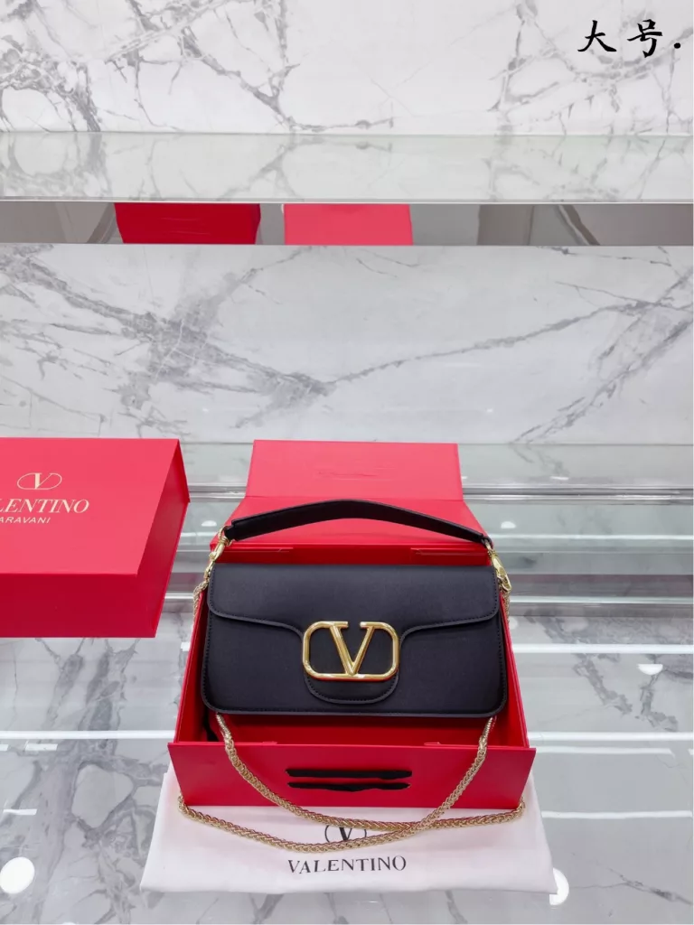 VALENTINO Women's Locò Calfskin Handbag Handbag Crossbody<br>The new Rockstud Alcove accessories collection<br>Iconic vlogo Signature Avant-garde shape creates a unique and seductive appeal.<br>Folded gift box Size 28 14cm