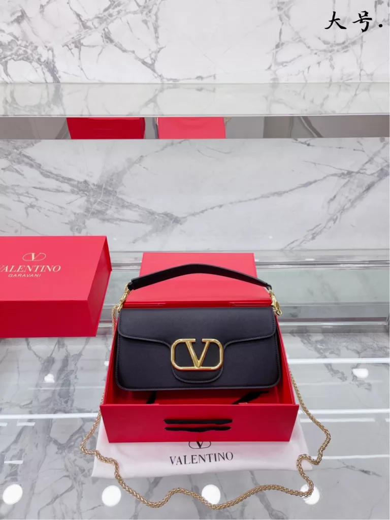 VALENTINO Women's Locò Calfskin Handbag Handbag Crossbody<br>The new Rockstud Alcove accessories collection<br>Iconic vlogo Signature Avant-garde shape creates a unique and seductive appeal.<br>Folded gift box Size 28 14cm