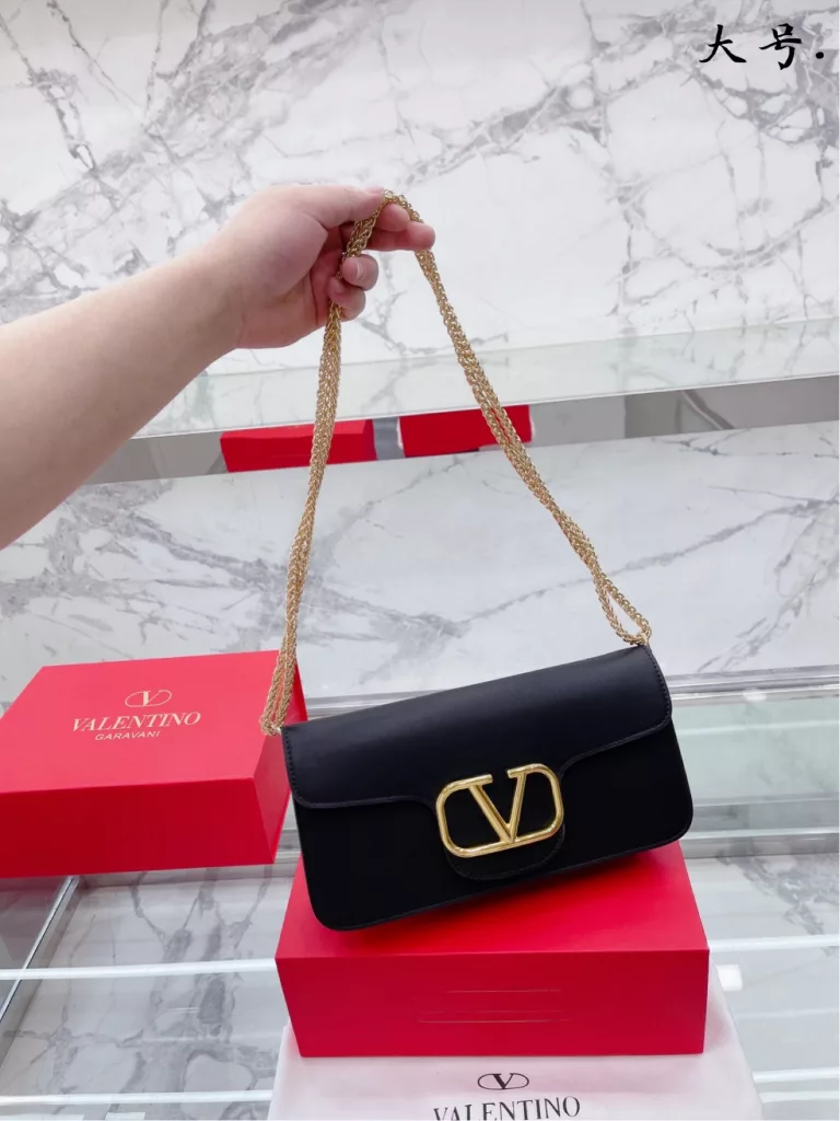 VALENTINO Women's Locò Calfskin Handbag Handbag Crossbody<br>The new Rockstud Alcove accessories collection<br>Iconic vlogo Signature Avant-garde shape creates a unique and seductive appeal.<br>Folded gift box Size 28 14cm