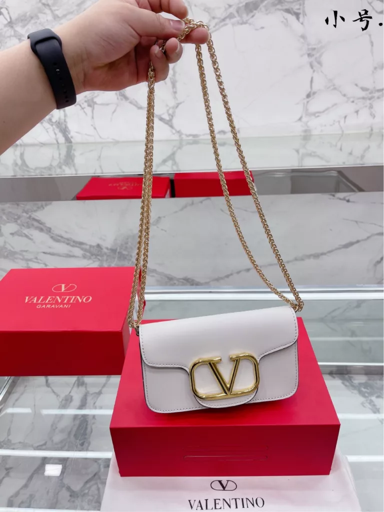 VALENTINO Women's Locò Calfskin Handbag Handbag Crossbody<br>The new Rockstud Alcove accessories collection<br>Iconic vlogo Signature Avant-garde shape creates a unique and seductive appeal.<br>Folded gift box Size 20 13cm