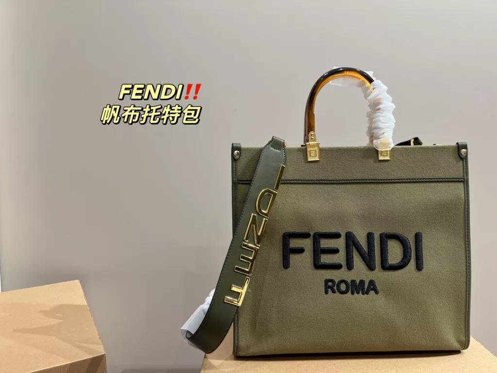 Size 35.31<br>Fendi canvas tote bag<br>Face value really absolute son<br>Low-profile and atmospheric fashionable and versatile<br>Simple high class feeling