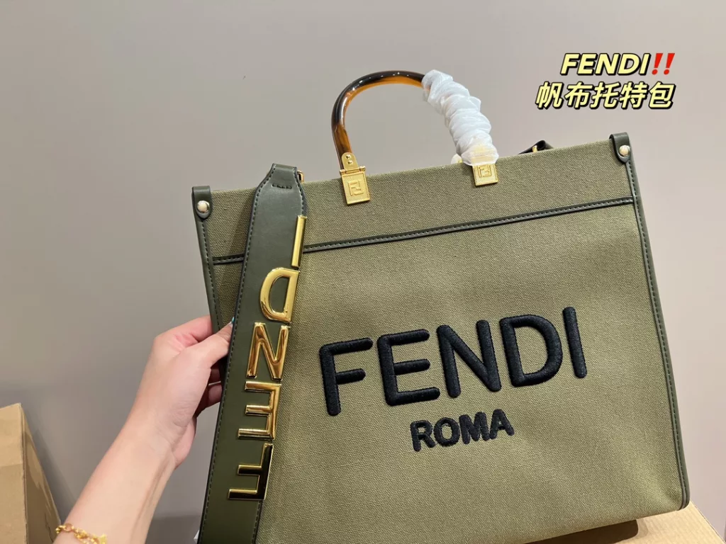 Size 35.31<br>Fendi canvas tote bag<br>Face value really absolute son<br>Low-profile and atmospheric fashionable and versatile<br>Simple high class feeling