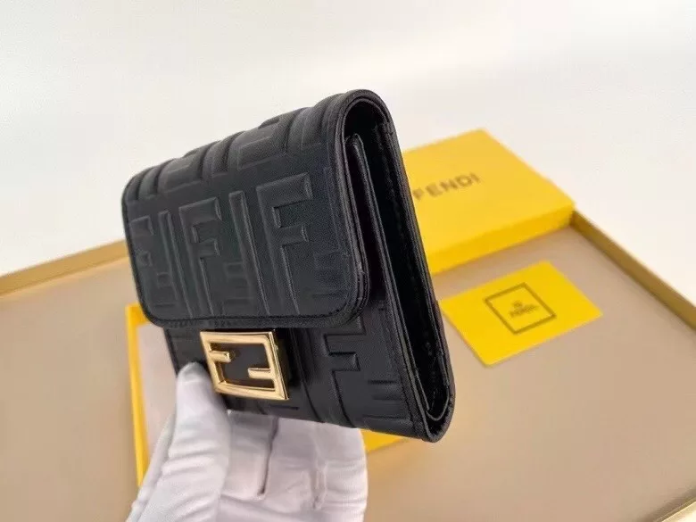 🎀Fendi 8013🎀Color black 🎀Size 10<em>8.5</em>2.5🎀Fendi fire debut! Imported calfskin, exquisite workmanship, comparable to the counter! Multifunctional small wallet, super practical!