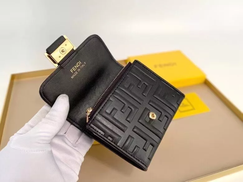 🎀Fendi 8013🎀Color black 🎀Size 10<em>8.5</em>2.5🎀Fendi fire debut! Imported calfskin, exquisite workmanship, comparable to the counter! Multifunctional small wallet, super practical!