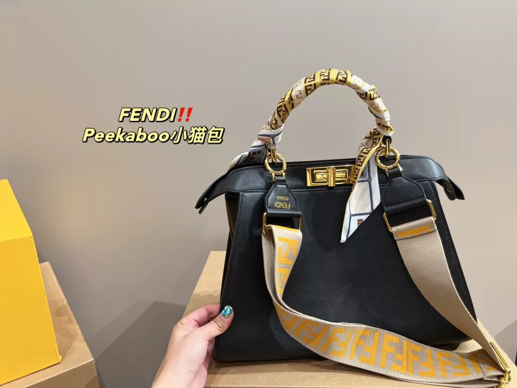 Large Folding box ⚠️ size 34.25<br>Small Folding box ⚠️ size 23.18<br>Fendi kitten bag Peekaboo<br>Forever a versatile piece<br>The upper body is absolutely beautiful This texture<br>Little fairies deserve to have