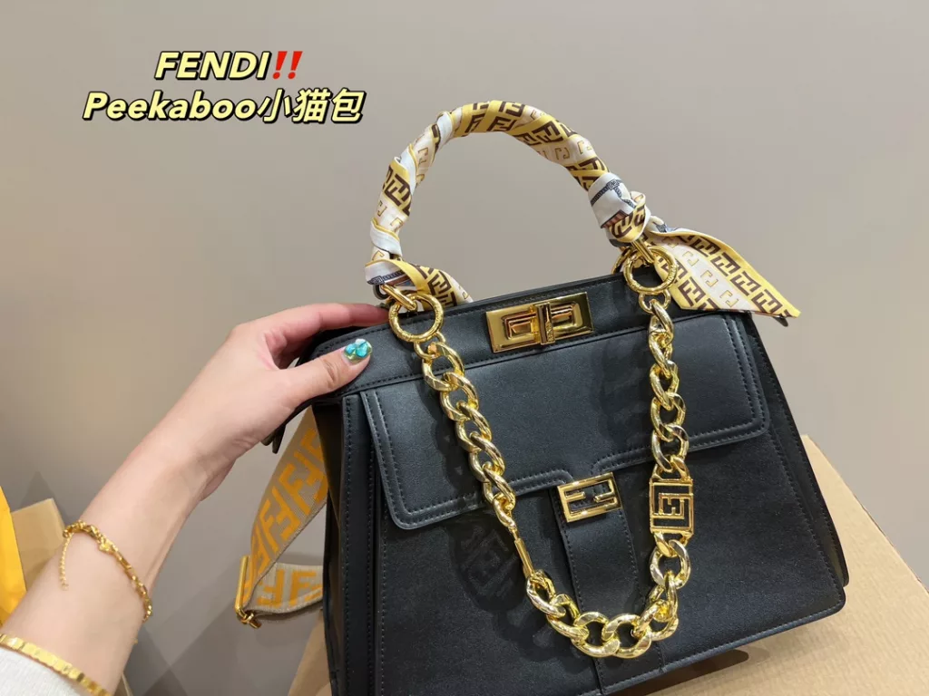 Large Folding box ⚠️ size 34.25<br>Small Folding box ⚠️ size 23.18<br>Fendi kitten bag Peekaboo<br>Forever a versatile piece<br>The upper body is absolutely beautiful This texture<br>Little fairies deserve to have