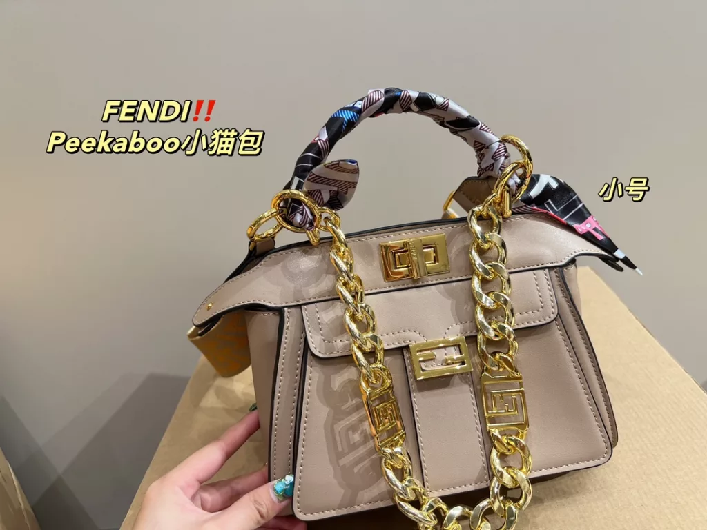 Large Folding box ⚠️ size 34.25<br>Small Folding box ⚠️ size 23.18<br>Fendi kitten bag Peekaboo<br>Forever a versatile piece<br>The upper body is absolutely beautiful This texture<br>Little fairies deserve to have