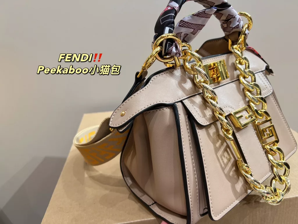 Large Folding box ⚠️ size 34.25<br>Small Folding box ⚠️ size 23.18<br>Fendi kitten bag Peekaboo<br>Forever a versatile piece<br>The upper body is absolutely beautiful This texture<br>Little fairies deserve to have